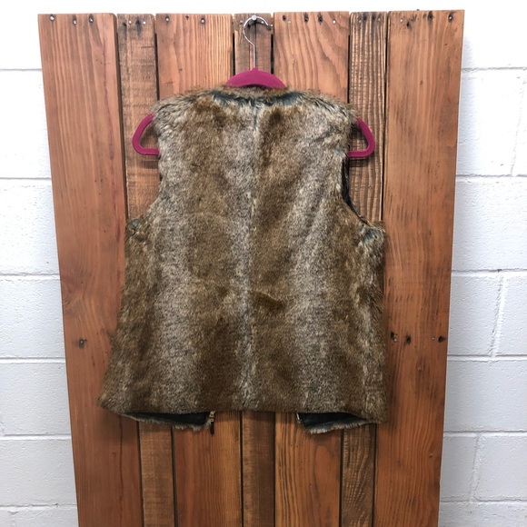 Faux fur size 8 medium brown vest - Picture 6 of 6